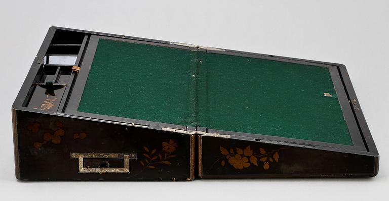 LACKSKRIN, Japan, 1900-talets första del.