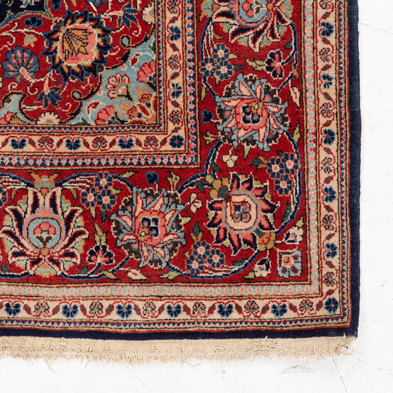 A Keshan rug, c. 212 x 135 cm.