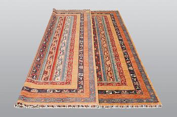 A carpet oriental, ca 300 x 244 cm.
