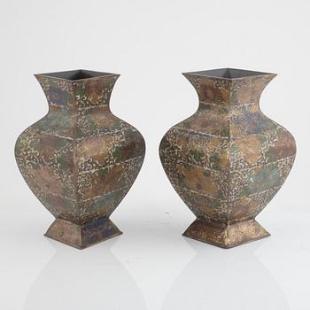 A pair of cloisonne vases, early 20th century.