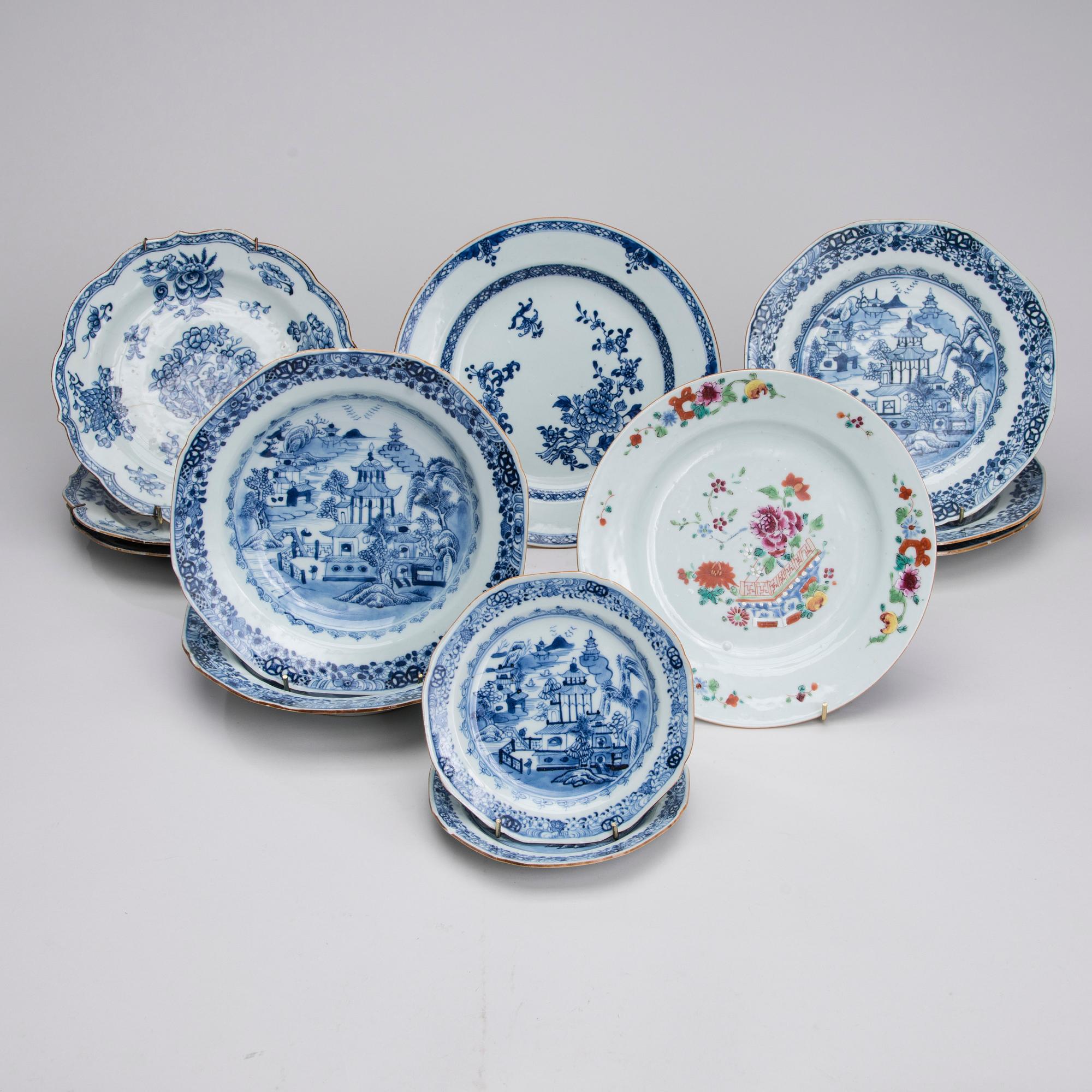 TALLRIKAR, 13 ST, porslin, Kina, Qianlong 1736-1795.