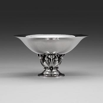 567. A Gundorph Albertus sterling bowl, Georg Jensen, Copenhagen 1933-44, design nr 468 C.