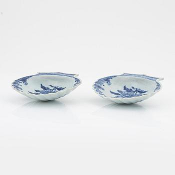 A pair of blue and white butter dishes, Qing dynasty, Qianlong (1736-95).