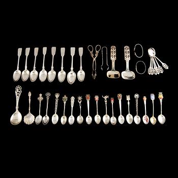 PARTI SILVER, 38 delar, delvis låghaltigt, bl a London och svenska importstämplar, 1700-, 1800- och 1900-tal. Vikt 623 g.