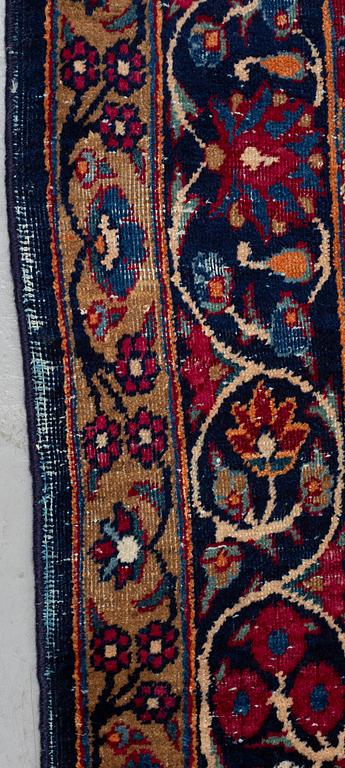 A carpet, an antique/a semi-antique Yezd, ca 557-562 x 366,5-370,5 cm.