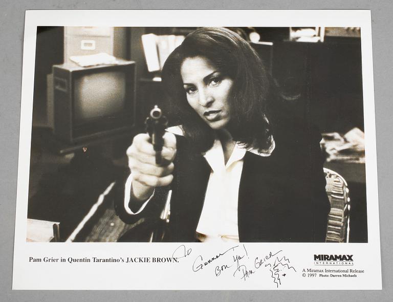 SAMLING SKÅDESPELARAUTOGRAFER, 12 st, bla Hugh Grant, Cameron Diaz, Gwyneth Paltrow, Phil Collins.