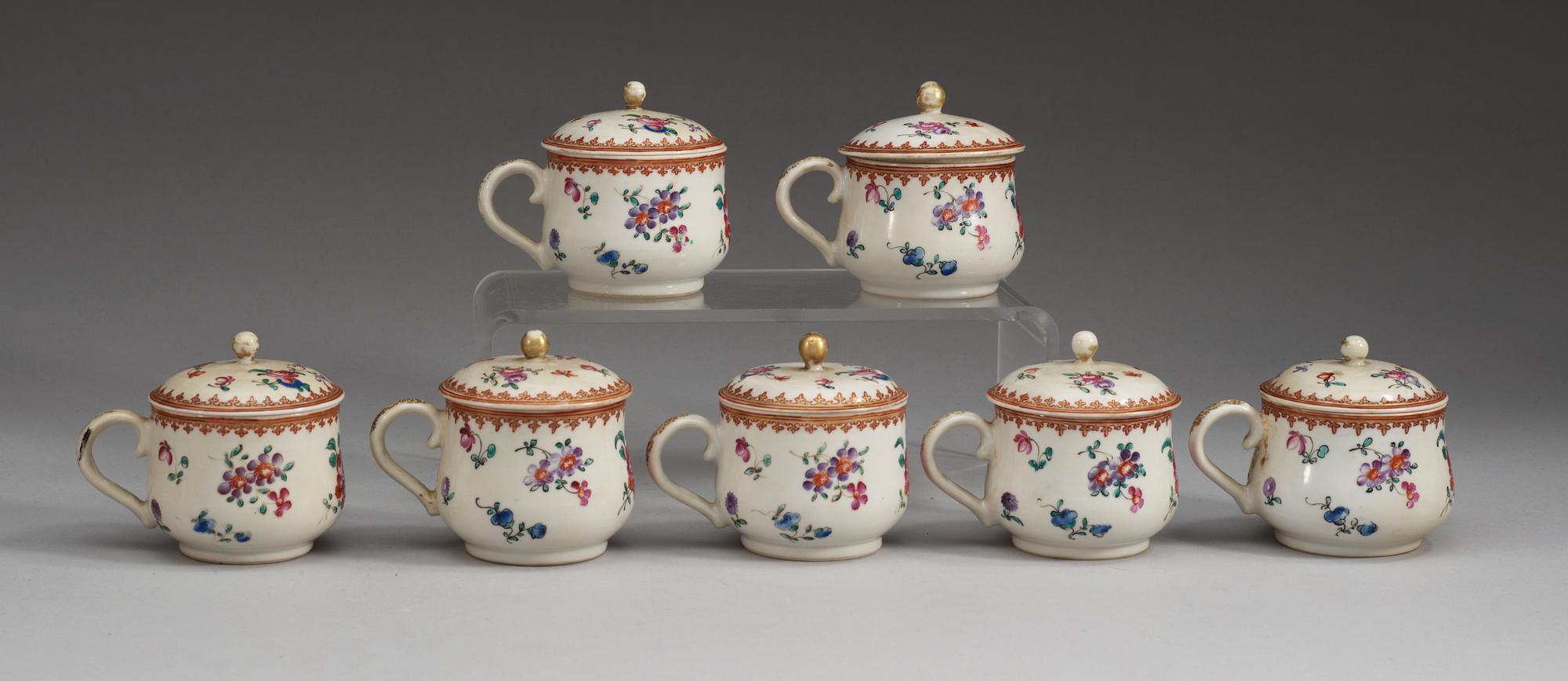 CREMEKOPPAR, sju stycken, kompaniporslin, Qing dynastin, Qianlong (1736-95).