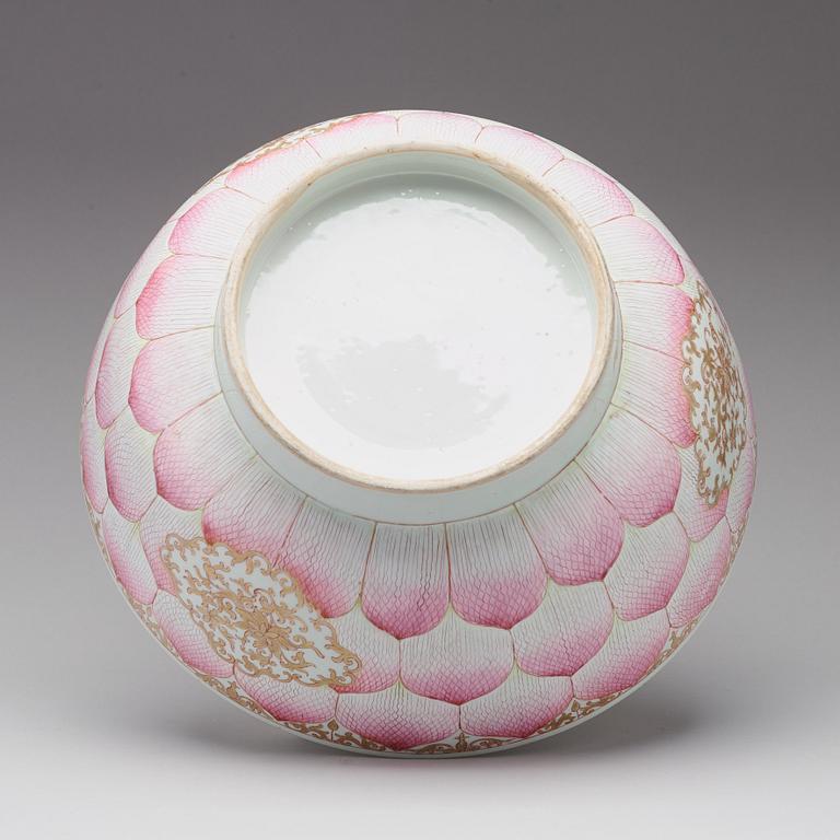 BÅLSKÅL med FAT, kompaniporslin. Qingdynastin, Qianlong (1736-95).