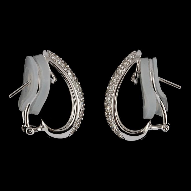 A pair of brilliant cut diamond earrings, tot. 1.88 cts.