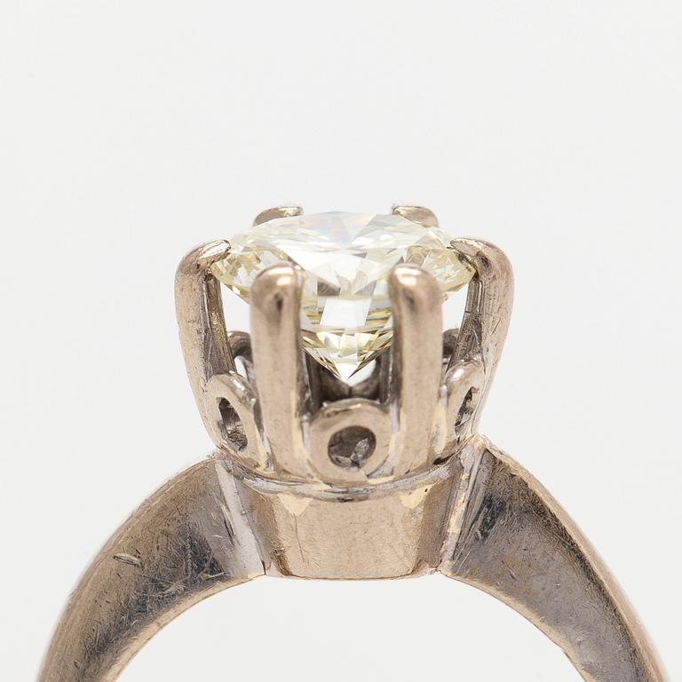 An 18K white gold ring, with a brilliant-cut diamond approximately 1.75 ct. With certificate.
