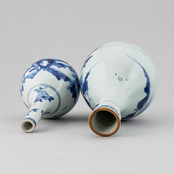 Two blue and white vases, Qing dynasty, 18th/19th Century.