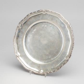 A silver plate, Stockholm, 1930, weight 550 gram.