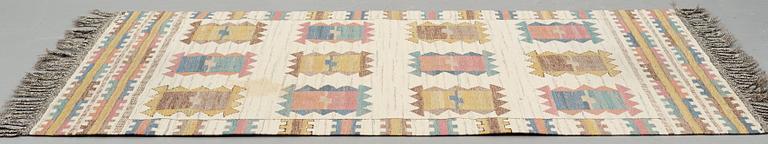 Märta Måås-Fjetterström, Matto, "Ljusa plador", flat weave, ca 202 x 134-135 cm, signed AB MMF.