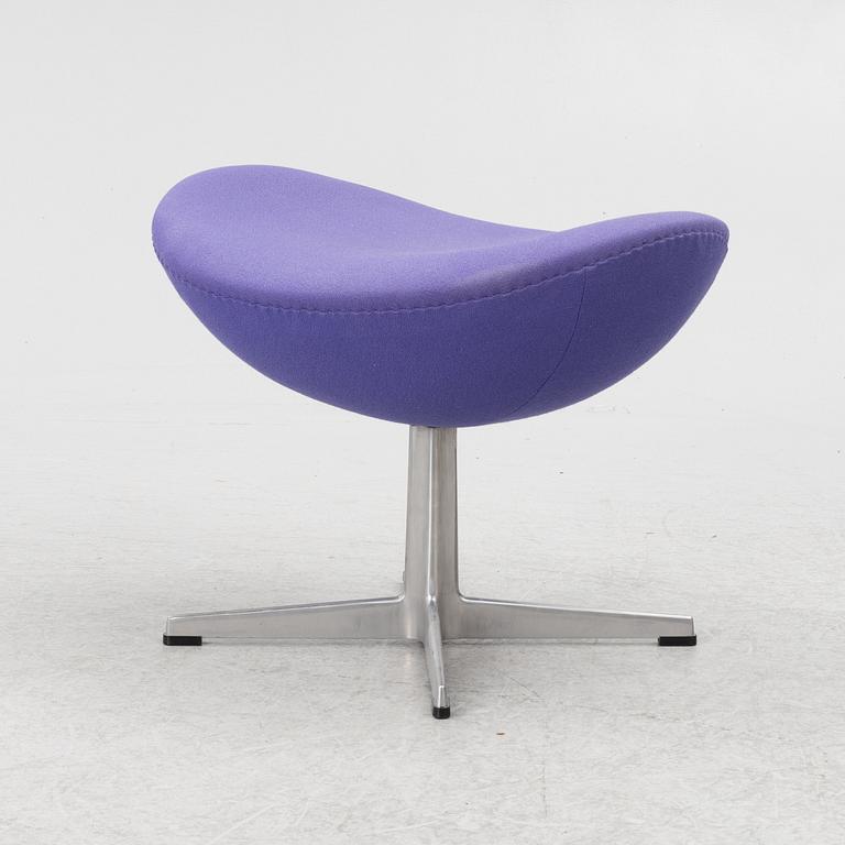 Arne Jacobsen, an armchair with footstool, "The Egg", Fritz Hansen, Denmark, 2003.