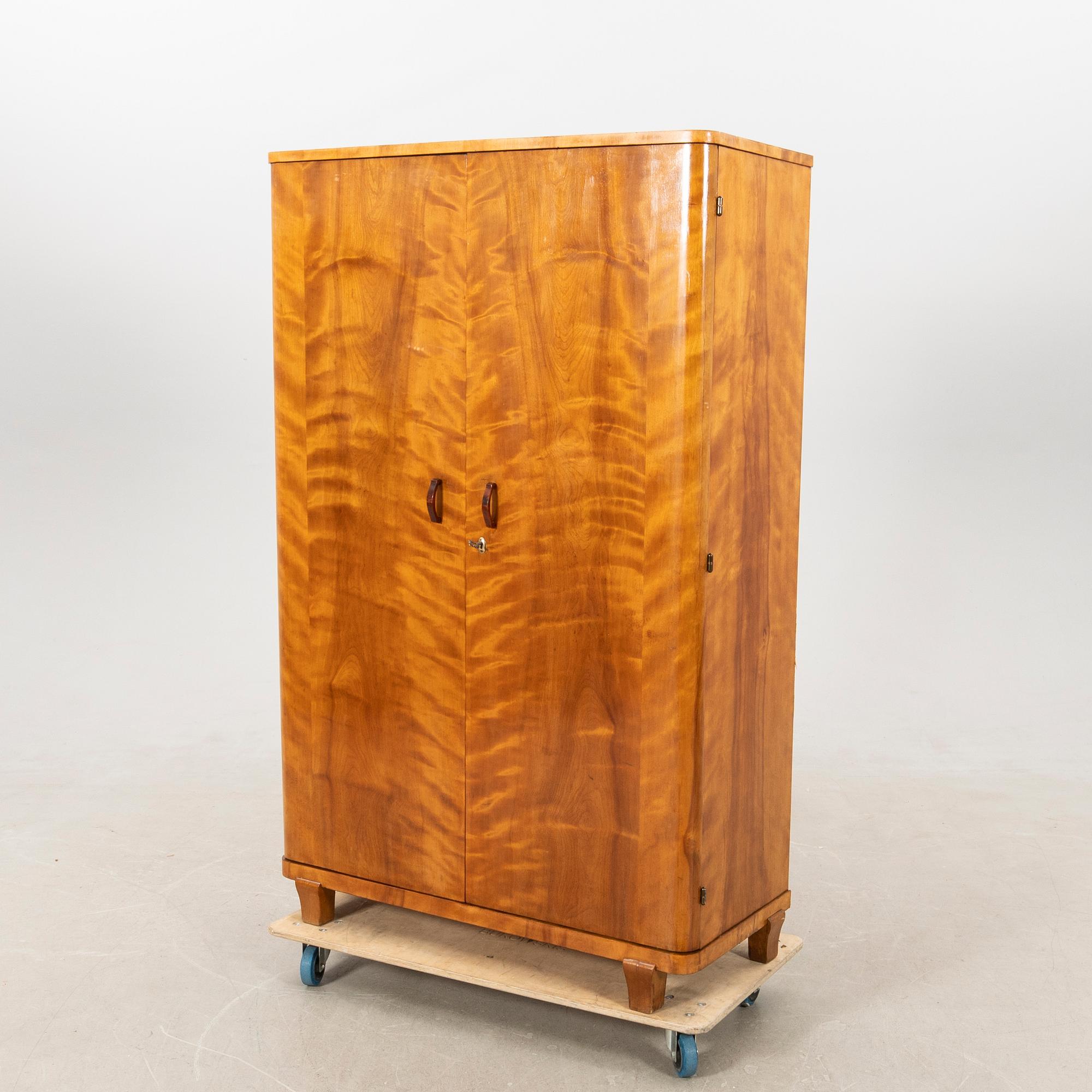 Wardrobe, first half of the 20th century.