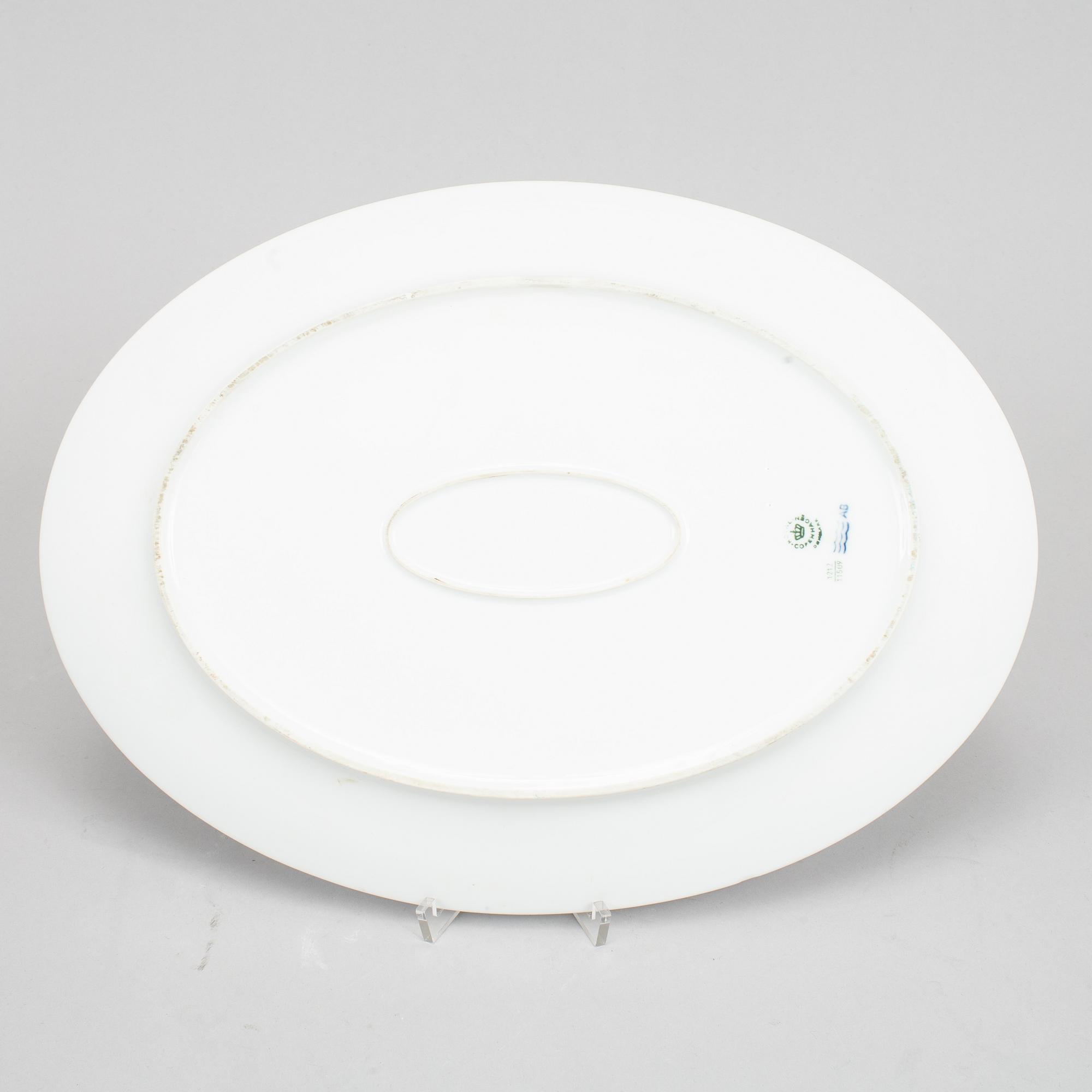 A Royal Copenhagen porcelain service "Blå vifte" by Arnold Krog, 28 pcs, Denmark.