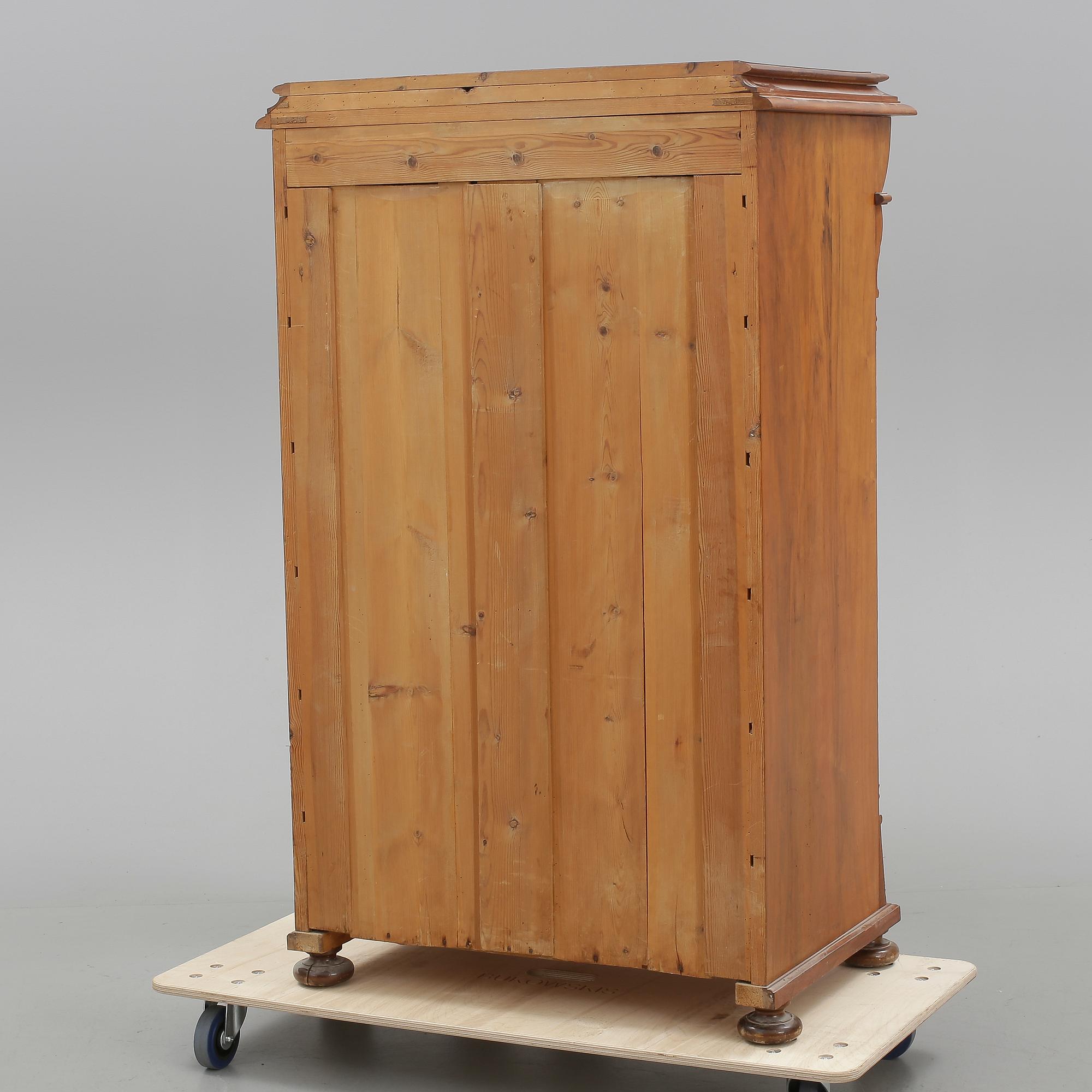 HERRBYRÅ, nyrenässans, 1800-talets slut.