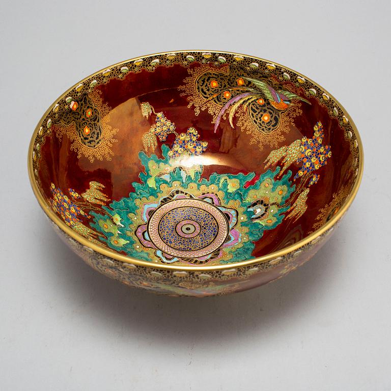A porcelain bowl by Carlton Ware, England.
