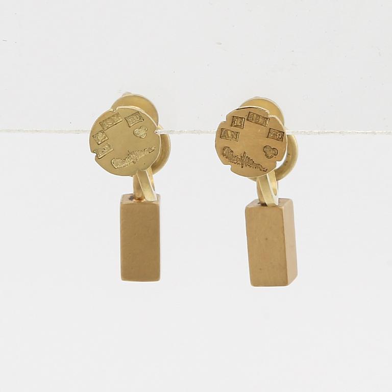 Wiwen Nilsson, a pair of 18K gold earrings, Lund 1969.