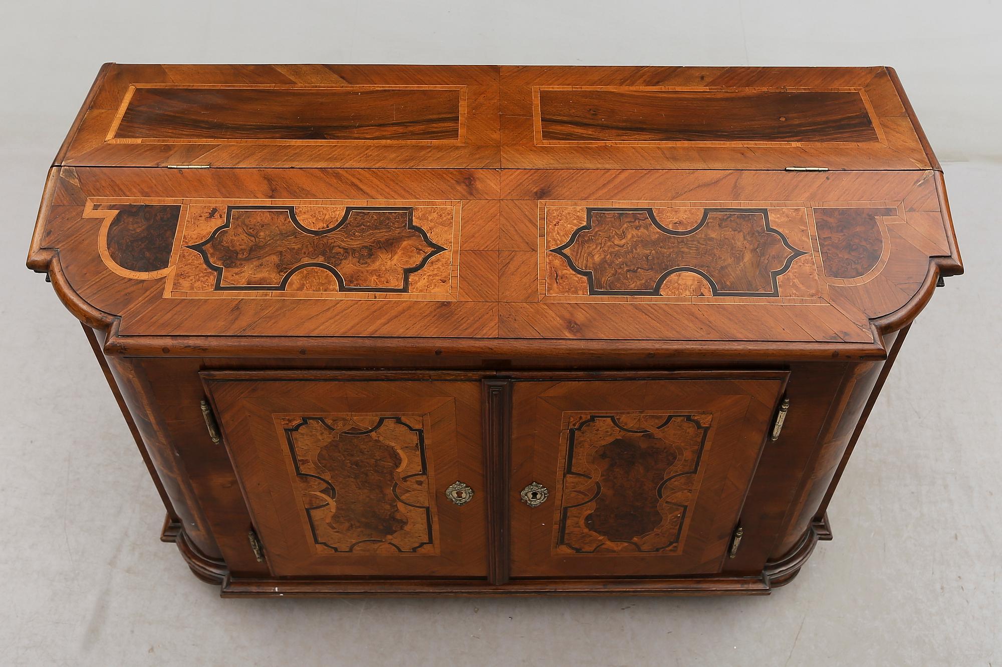 SKÄNK / SKRIVPULPET, barock, 1700-talets mitt.