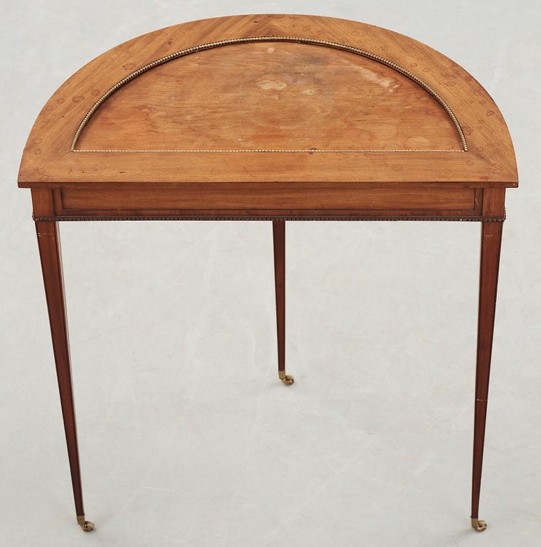 BORD. Sengustavianskt stockholmsarbete, omkring år 1800.