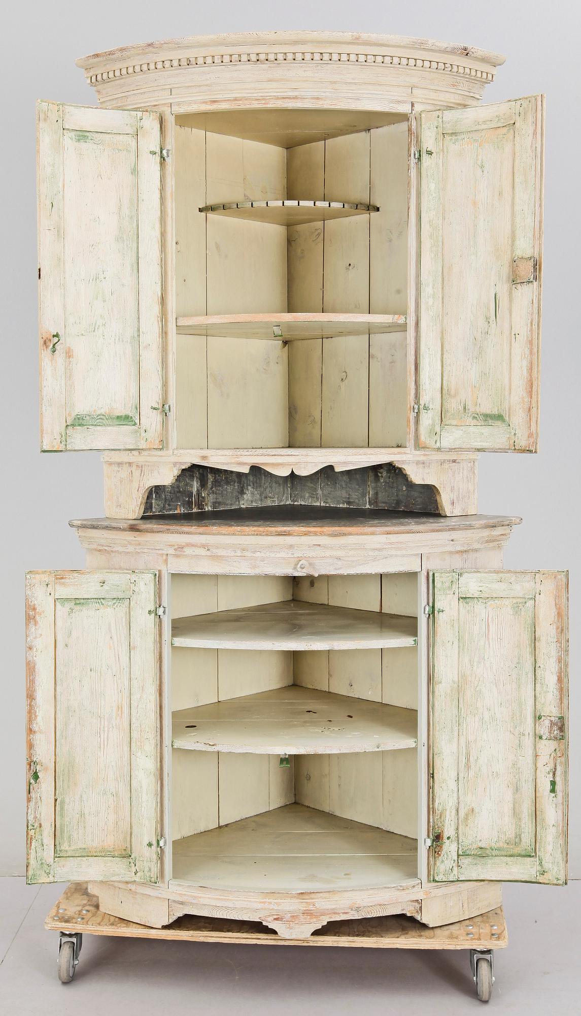 HÖRNSKÅP, sengustavianskt, 1700/1800-tal.
