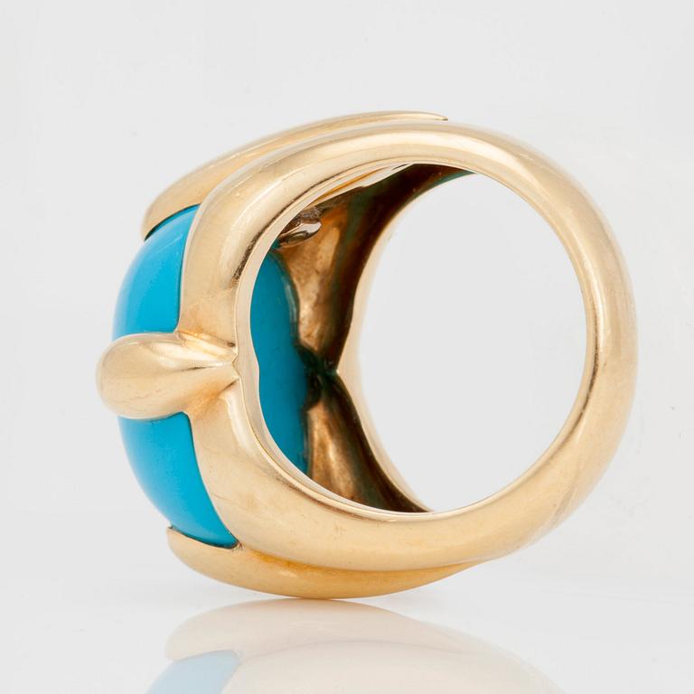 A cabochon-cut turquoise ring.
