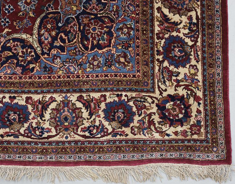 SEMI-ANTIQUE SILK KASHAN. 208,5 x 136 cm.