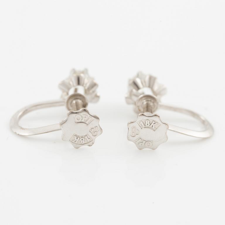 Örhängen ett par, 18K vitguld med briljantslipade diamanter.