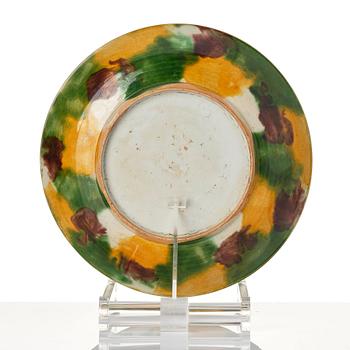 An 'egg and spinach' glazed dish, Qing dynasty, Kangxi (1662-1722).