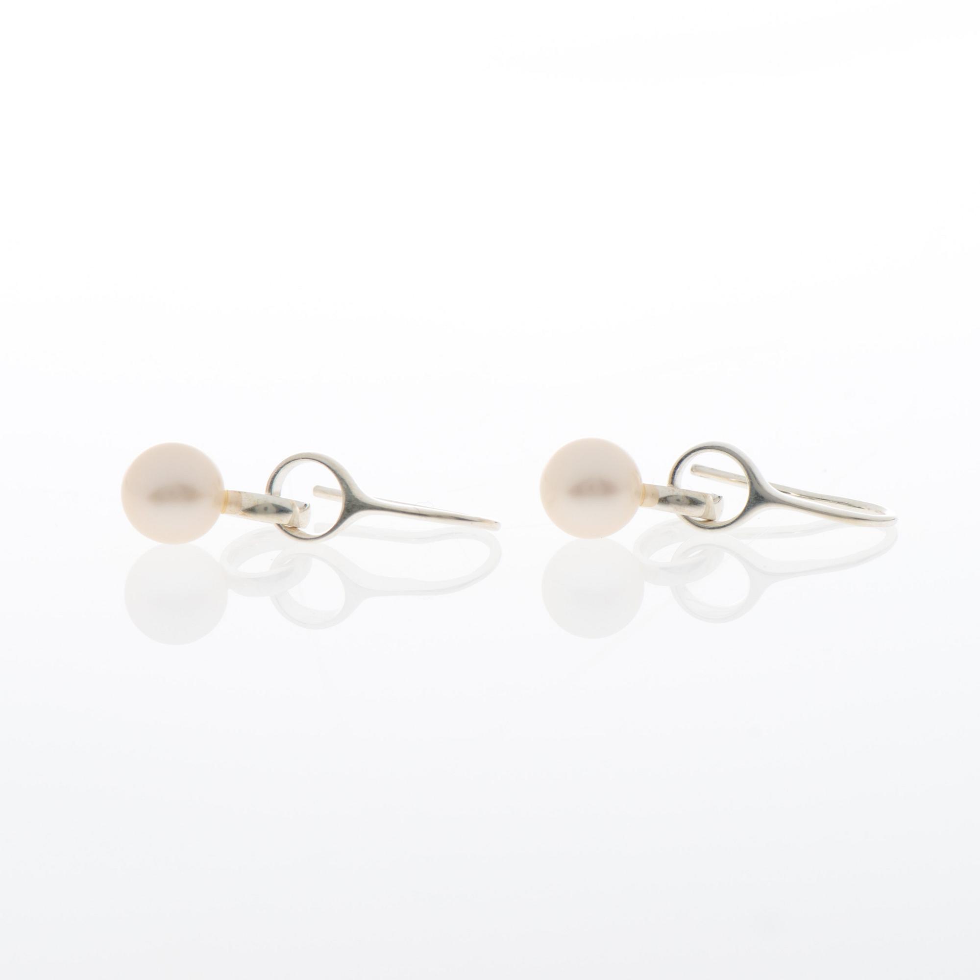 GEORG JENSEN, ÖRHÄNGEN, "Sphere", odlade pärlor, silver.