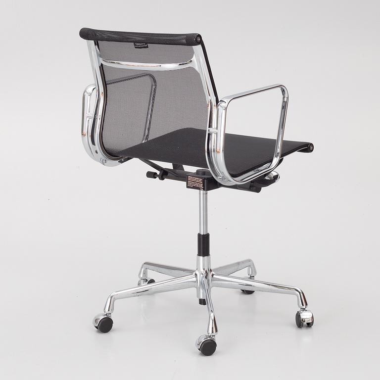 Charles & Ray Eames, Armchair/office chair, EA 108, Vitra.