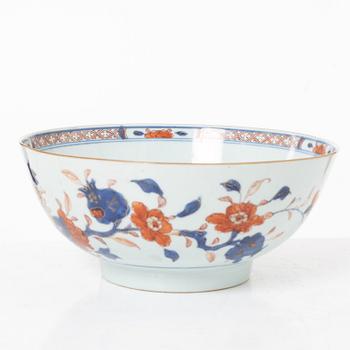 A porcelain bowl, China, Qing dynasty, Qianlong, 1736-95.
