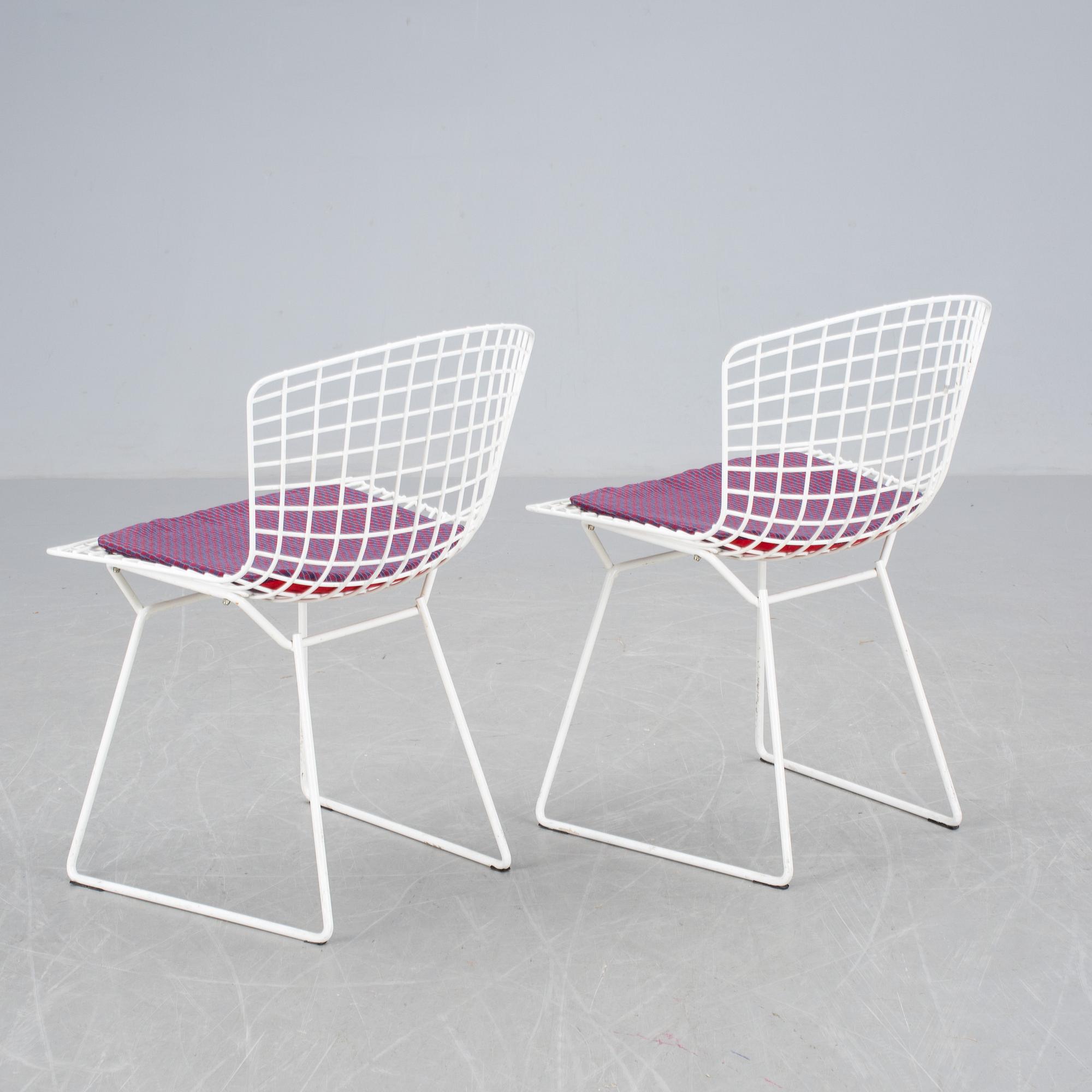 STOLAR, ett par, "Sidechair", Harry Bertoia, Knoll, 1970-90-tal.