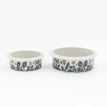 Esteri Tomula, a porcelaine dinner service, 'Flora', Arabia, Finland (56 pieces).