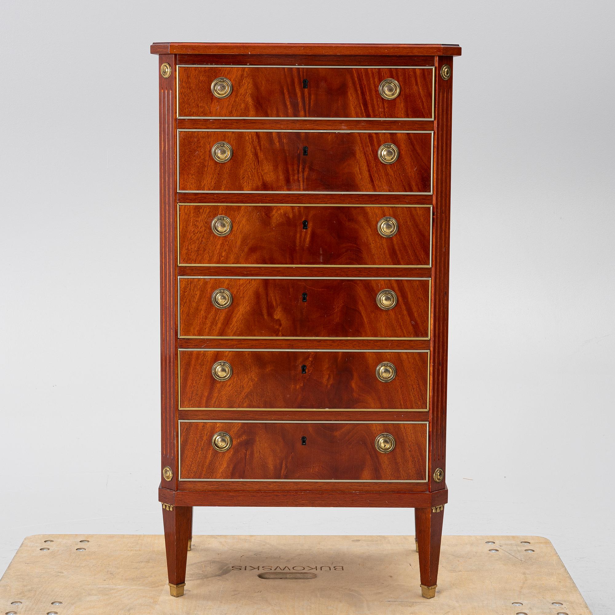 Chest of drawers, Gustavian style, mid-20th century.
