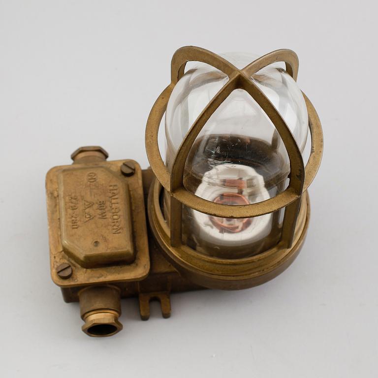 VÄGGLAMPA, mässing, Hallborn, 1900-talets första hälft.