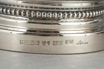 SKÅLAR, 2st, silver respektive sterling, bland annat Eric Löfman, KG Markström, Uppsala, 1985. Vikt ca 565g.