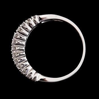 RING, 18K vitguld, diamanter tot ca 1.22 ct.