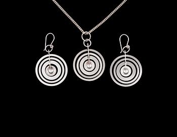 31. Tapio Wirkkala, A PENDANT AND EARRINGS.