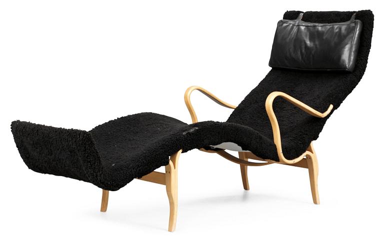 A Bruno Mathsson lounge chair "Pernilla 3", Firma Karl Mathsson 1969, birch and sheepskin.