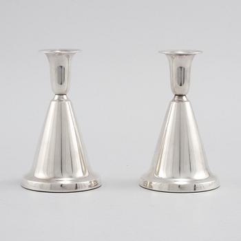LJUSSTAKAR, ett par, silver, utländska stämplar, omkring 1900-talets mitt.