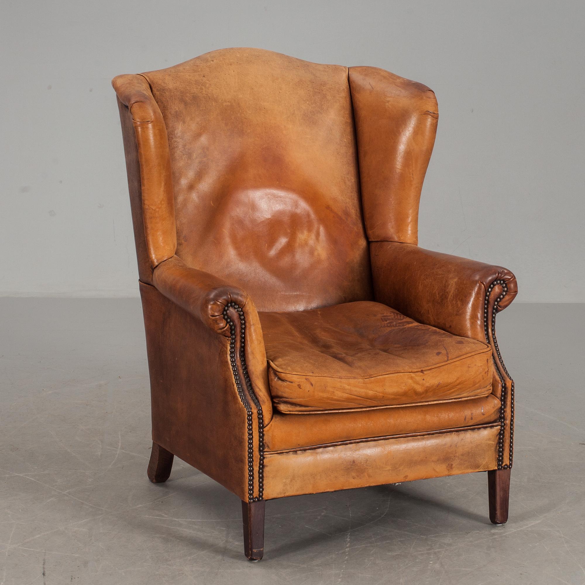 ÖRONLAPPSFÅTÖLJ, engelsk stil, 1900-talets sista fjärdedel.