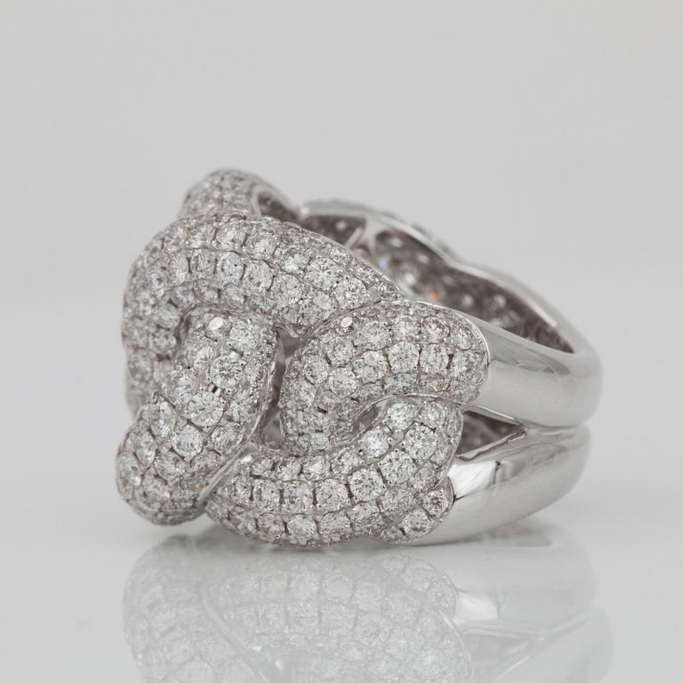 A diamond ring, 5.28 cts according to engraving.