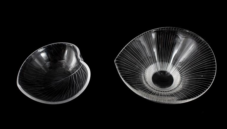 SKÅLAR, 2 st, Tapio Wirkkala, signerade undertill, varav en "Kantarelli", och en dat -55.