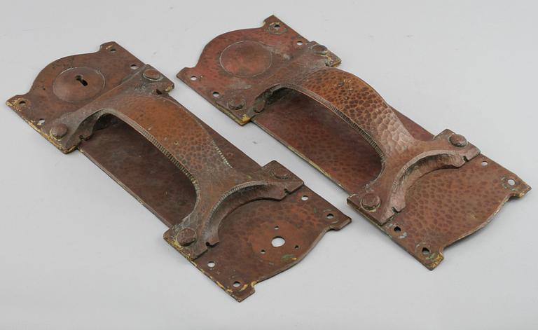 PORTBESLAG, ett par, koppar, jugend, tidigt 1900-tal.