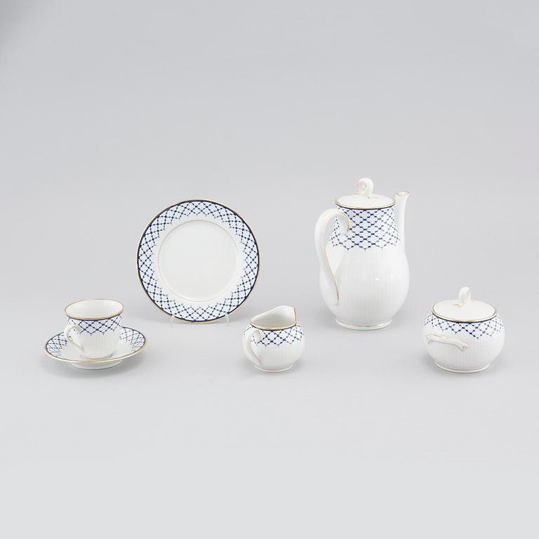 29 pieces of porcelain tableware by Jackie Lynd/Louise Adelborg for Rörstrand, model "Prince"/"Nationalservisen".