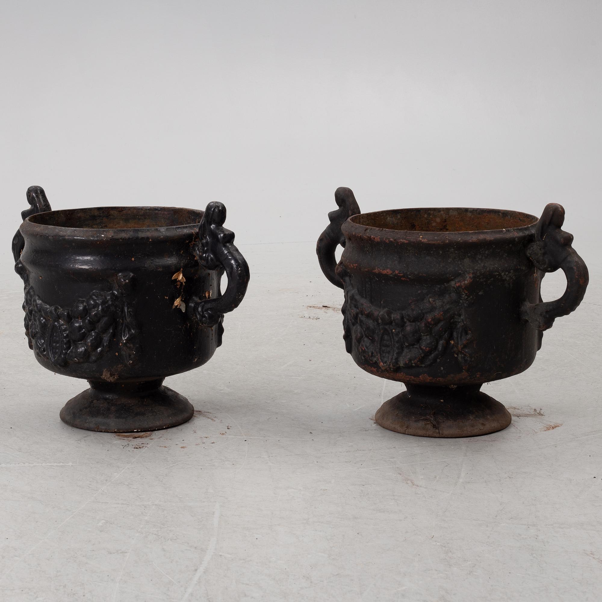 Trädgårdsurnor, ett par, barockstil, 1900-tal.