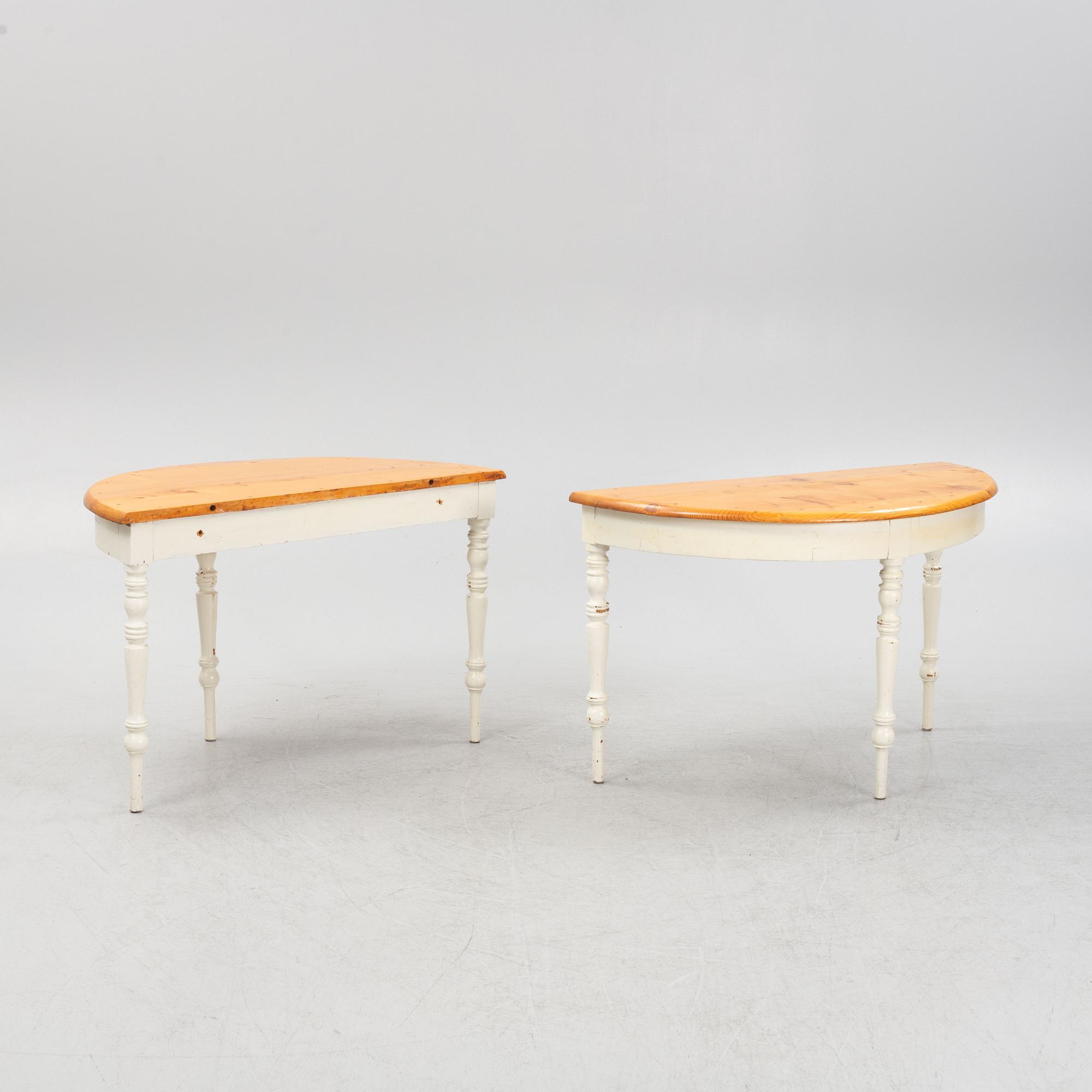 A dining table, late 19th Century.