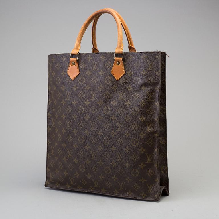 A Louis Vuitton "Sac Plât" bag.